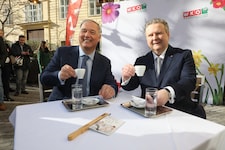 Auf eine Tasse Kaffee: Wirtschaftskammer Wien-Präsident Walter Ruck mit Stadtchef Michael Ludwig ...