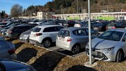 Mittwoch, 9 Uhr Vormittag: Die 296 Parkplätze am Neumarkter Bahnhof sind trotz Zufahrtssystem ...