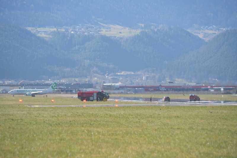 Mehrere Fahrzeuge, auch eines von der Feuerwehr, jagten den Mann. (Bild: Privat)