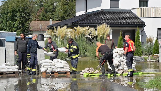 36,500 working hours were spent on the floods in September. 16,700 helpers from 420 fire brigades were active. (Bild: Fesl Manfred)