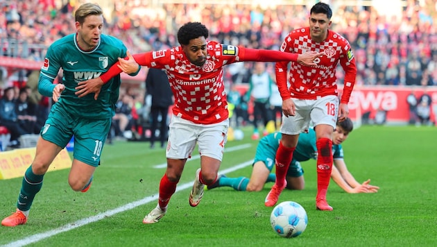 Phillipp Mwene (center) is flying high with Mainz. (Bild: GEPA)