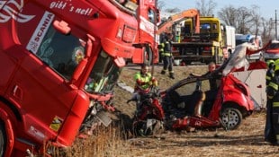 Der 29-jährige Pkw-Lenker hatte beim Unfall in St. Florian keine Überlebenschance (Bild: Matthias Lauber/laumat.at)