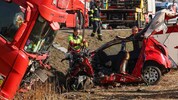 Christoph (29) starb im Wrack des roten Hyundai, kaum zwei Jahre zuvor war an fast der selben ...