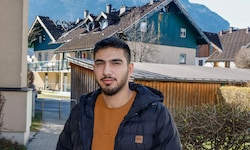 Ramazan Tanriverdi (21) bemerkte die Flammen und schlug sofort Alarm. Er klingelte die Bewohner ...
