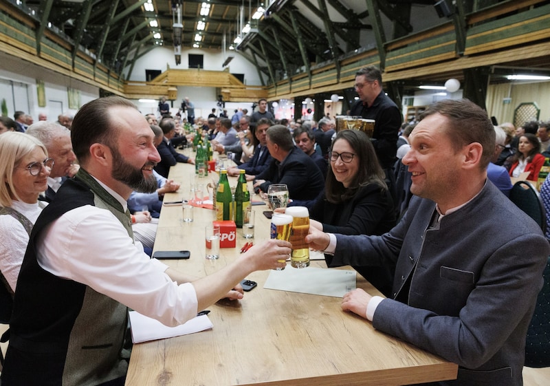 Lercher mit seinen Gästen Julia Herr und Philip Kucher (Bild: ERWIN SCHERIAU)