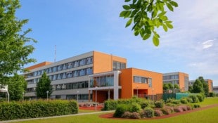 Die schwer verletzte Pensionistin wurde ins Klinikum Vöcklabruck gebracht