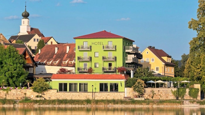Das schöne Hotel Gugerbauer liegt am Inn, nur wenige Minuten vom Stadtplatz Schärding entfernt.