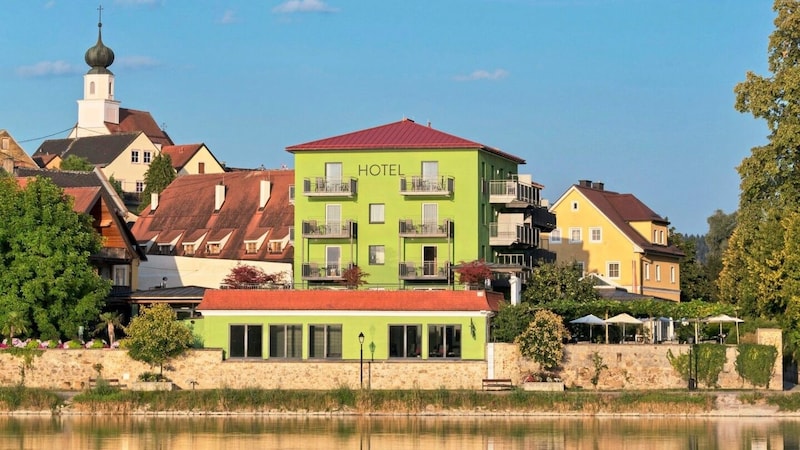 Das schöne Hotel Gugerbauer liegt am Inn, nur wenige Minuten vom Stadtplatz Schärding entfernt. (Bild: © Cathrine Stukhard)