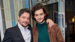 Aaron Karl mit seinem Vater, dem Schauspieler Fritz Karl (li.).