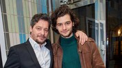 Aaron Karl mit seinem Vater, dem Schauspieler Fritz Karl (li.).