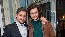 Aaron Karl mit seinem Vater, dem Schauspieler Fritz Karl (li.).