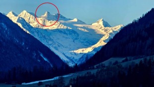 Etwa 150 Meter unter dem Gipfel des Zuckerhütls (roter Kreis) wurde die Frauenleiche am Montag entdeckt. (Bild: Rudi Mair)