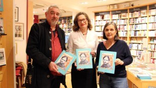 Astrid Malle, Constance Mochar und Achim Zechner (von rechts) bei der Buchpräsentation. (Bild: StadtKommunikation)