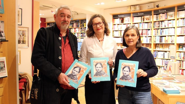 Astrid Malle, Constance Mochar und Achim Zechner (von rechts) bei der Buchpräsentation. (Bild: StadtKommunikation)