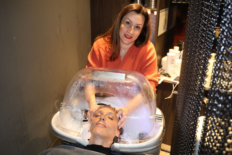 Caroline Nussbaum führt in ihrem Salon in der Währinger Straße 49 auch ein Hair Spa. (Bild: Zwefo)