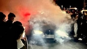 Rauch und Spuren am Asphalt verursachen die PS-Liebhaber bei ihren Treffen.