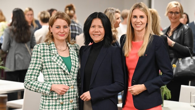 „OÖ-Krone“-Chefredakteurin Alexandra Halouska, Dynatrace-Mitgründerin Sok-Kheng Taing, Oberbank-Vorständin Isabella Lehner (re.). (Bild: Wenzel Markus)