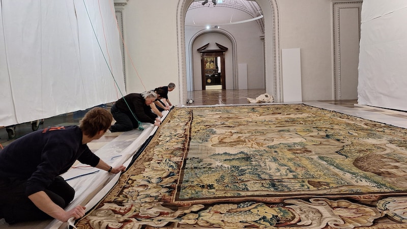 In der Vergangenheit wurden die Tapisserien nur zu besonderen Festlichkeiten im Langhaus des Doms aufgehängt (Bild: DomQuartier Salzburg/Nadine Ratzenberger)