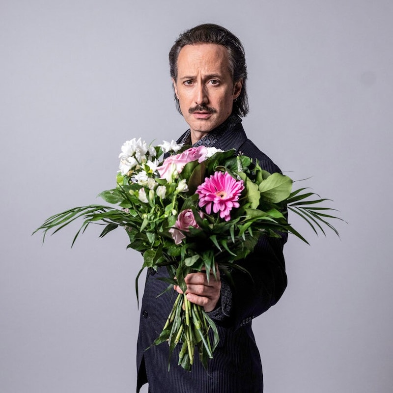 At the end of March, mime Michael Ostrowski will drop by with flowers. (Bild: Nora Obergeschwandner)