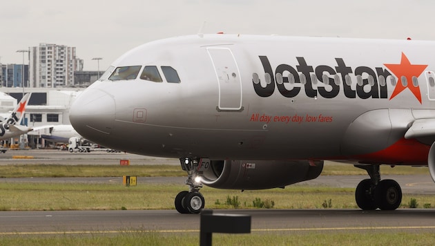 Eine Maschine vom Jetstar (Archivbild) (Bild: DANIEL MUNOZ)