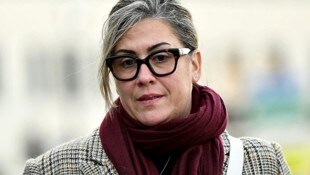 Caroline Darian (46) wirft ihrem 72-jährigen Vater vor, sie wie ihre Mutter betäubt und sexuell ...