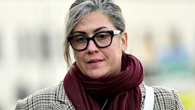 Caroline Darian (46) wirft ihrem 72-jährigen Vater vor, sie wie ihre Mutter betäubt und sexuell missbraucht zu haben. (Bild: AFP/CHRISTOPHE SIMON)