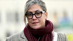 Caroline Darian (46) wirft ihrem 72-jährigen Vater vor, sie wie ihre Mutter betäubt und sexuell ...