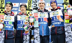 Maximilian Ortner, Jan Hörl, Daniel Tschofenig und Stefan Kraft bei der Siegerehrung.
