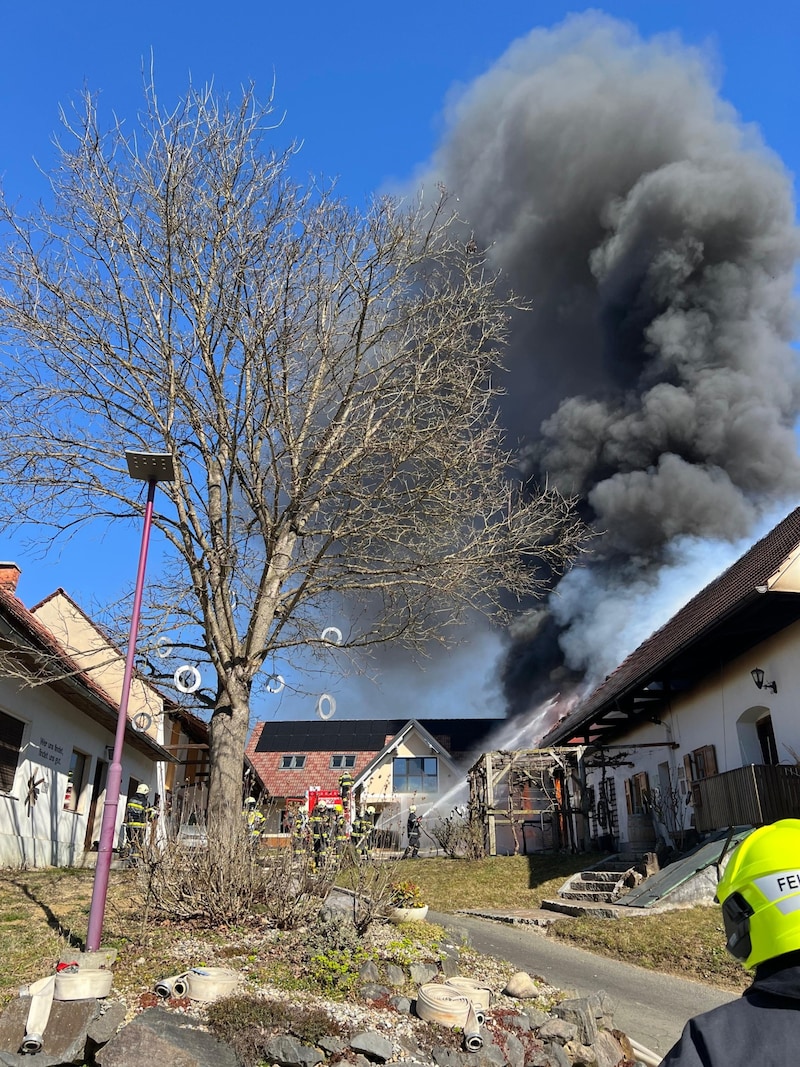 Rauchwolken über Tieschen (Bild: BFV Radkersburg / Baumgartner)