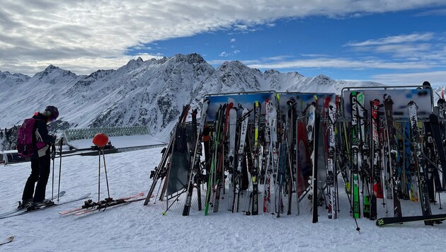 Der Dieb hatte es vor allem auf Wintersportartikel abgesehen (Symbolbild).