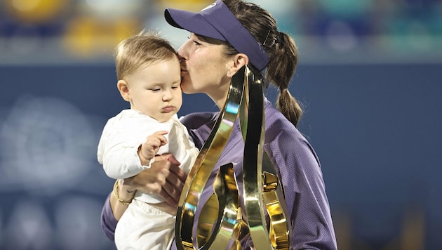 Belinda Bencic mit Tochter Bella (Bild: FADEL SENNA)