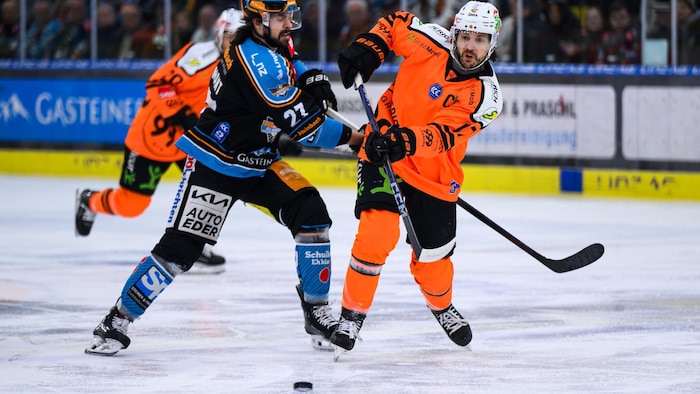 St- Amant (l.) war mit zwei Toren Man of the Match, traf in der 88. Minute zum Sieg.