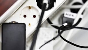 Der Energieversorger EVN muss jetzt tief in die Tasche greifen – teils erhalten Kunden mehrere Hundert Euro zurück. (Bild: APA/HANS KLAUS TECHT)