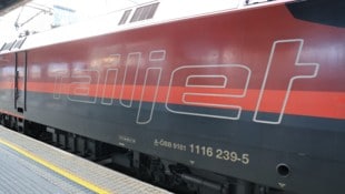 Ein Railjet (Archivbild) geriet ins Visier von Graffiti-Sprayern.
