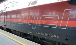 Eine Gruppe aus Tirol möchte mit einem Railjet nach Linz.