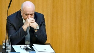 Der Kanzler plagte sich am Freitag mit hohem Fieber durch die Sitzung.