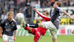 Jürgen Säumel (re.) spielte 2007 sein letztes Bundesliga-Derby gegen den GAK und gewann mit 1:0. (Bild: GEPA)