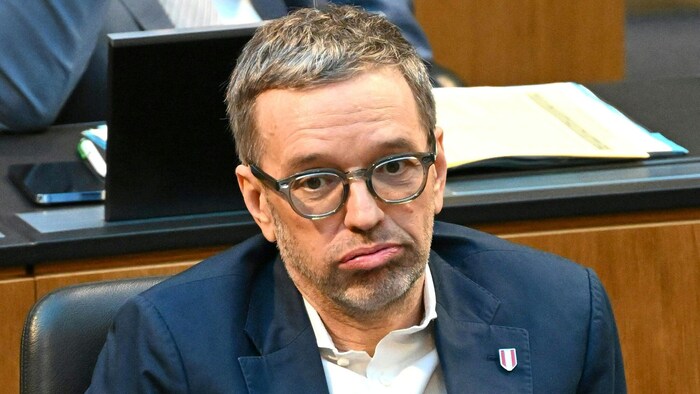 Herbert Kickls Gesichtsausdruck sagt mehr als tausend Worte.