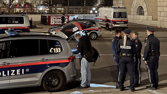 Die beiden ersten Kundgebungsabende sollen friedlich und ohne Interventionen der Polizei ...