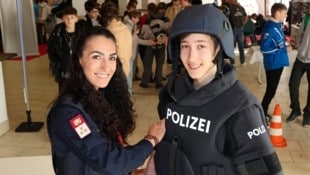 Auch die Polizei warb bei der Messe um Nachwuchs.  (Bild: Jauschowetz Christian)