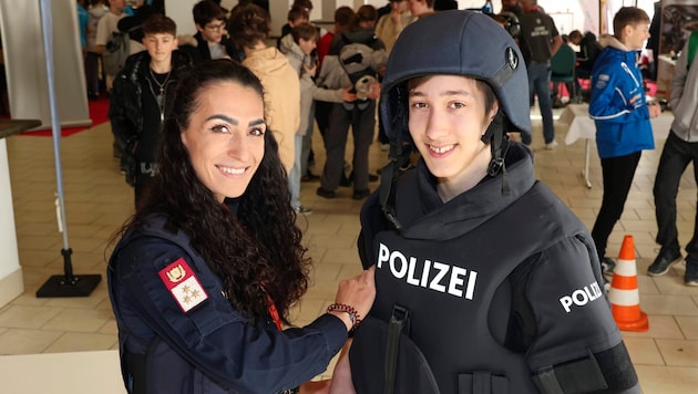 Auch die Polizei warb bei der Messe um Nachwuchs.  (Bild: Jauschowetz Christian)