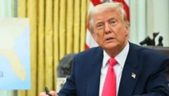 US-Präsident Donald Trump denkt laut Insidern über einen Kurswechsel im Ukraine-Krieg nach. (Bild: AFP/MANDEL NGAN)