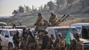 Die syrischen Streitkräfte gingen gegen Anhänger des gestürzten syrischen Präsidenten Assad vor.
