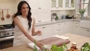 Meghan zeigt in ihrer Netflix-Show „With Love, Meghan“ ihre Rezepte für allerlei Lebenslagen ...