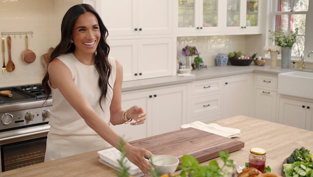 Meghan zeigt in ihrer Netflix-Show „With Love, Meghan“ ihre Rezepte für allerlei Lebenslagen ... (Bild: AP/AP ( via APA) Austria Presse Agentur)