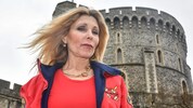 Pamela Bach 2017 bei einem Besuch im englischen Windsor vor dem Schloss.