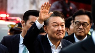 „Ich verneige mich in Dankbarkeit vor dem Volk dieser Nation“, so Yoon nach seiner Entlassund.
