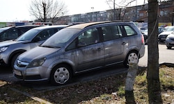 Google Street View lichtete schon im Jänner 2021 den Opel ab. Seitdem wurde das Fahrzeug keinen ...