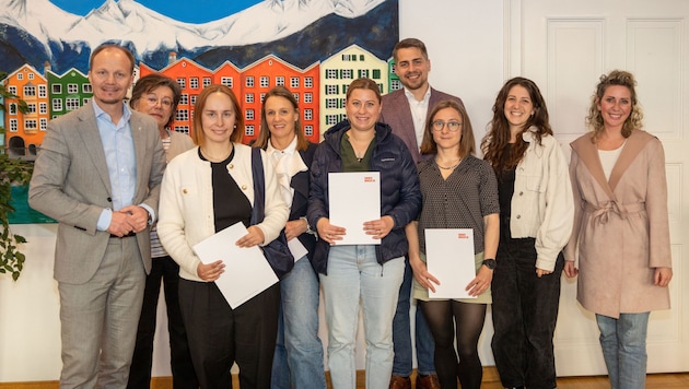 Mayor Johannes Anzengruber (left): "Innsbruck thrives on the participation of all citizens." (Bild: IKM/Bär)