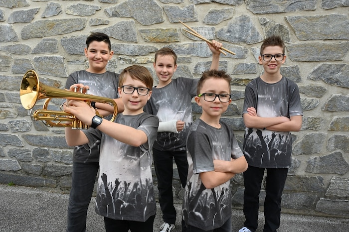 Unique Tones – Koray, Tobias, Sebastian, Tobias, Vinzent mit Gips – holten den 1. Preis!
